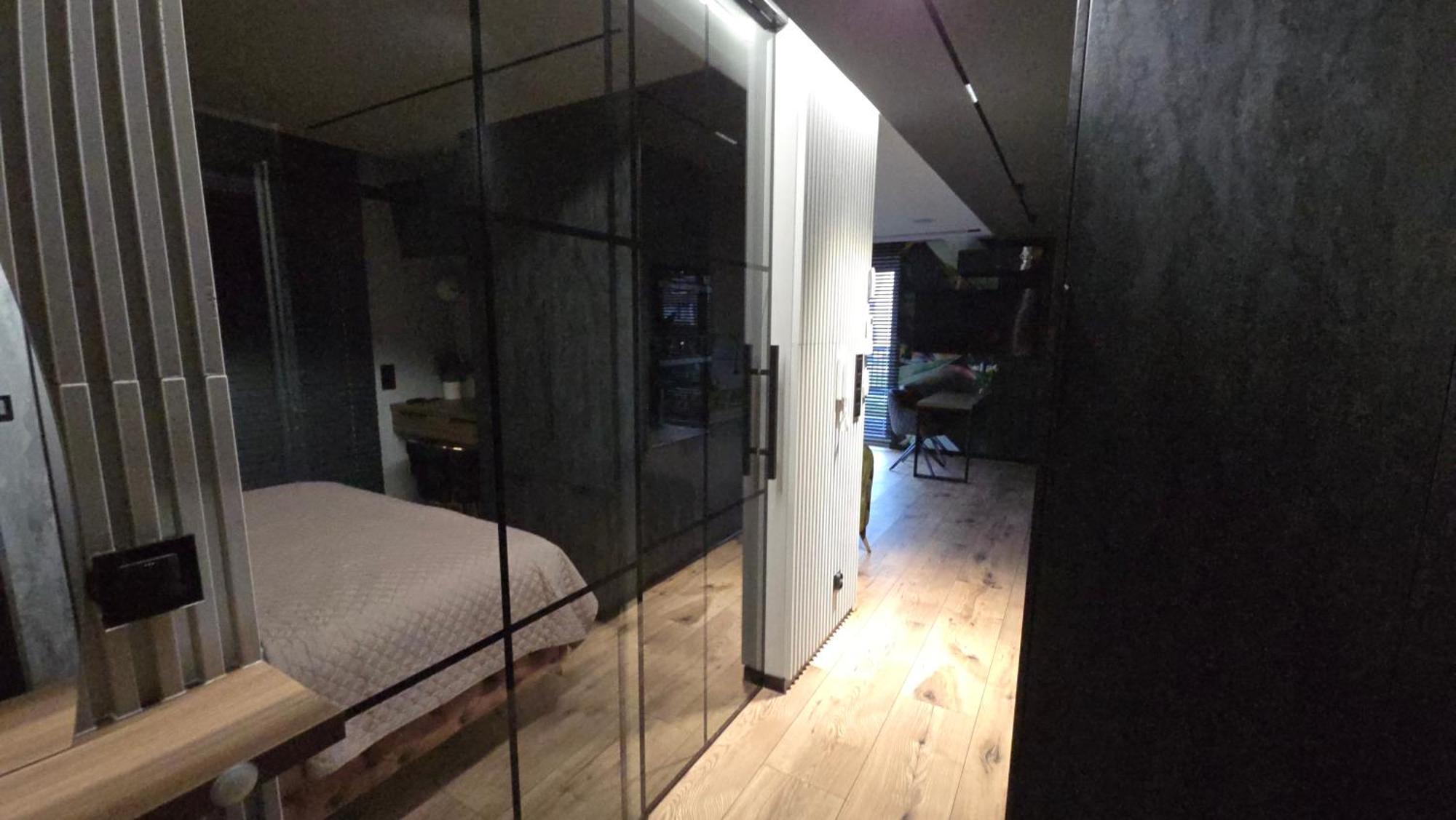 Apartament Dark Prestige New ! - Dostep 24H, Projektor , Garaz Podziemny , Klimatyzacja , Duzy Taras Kielce Luaran gambar