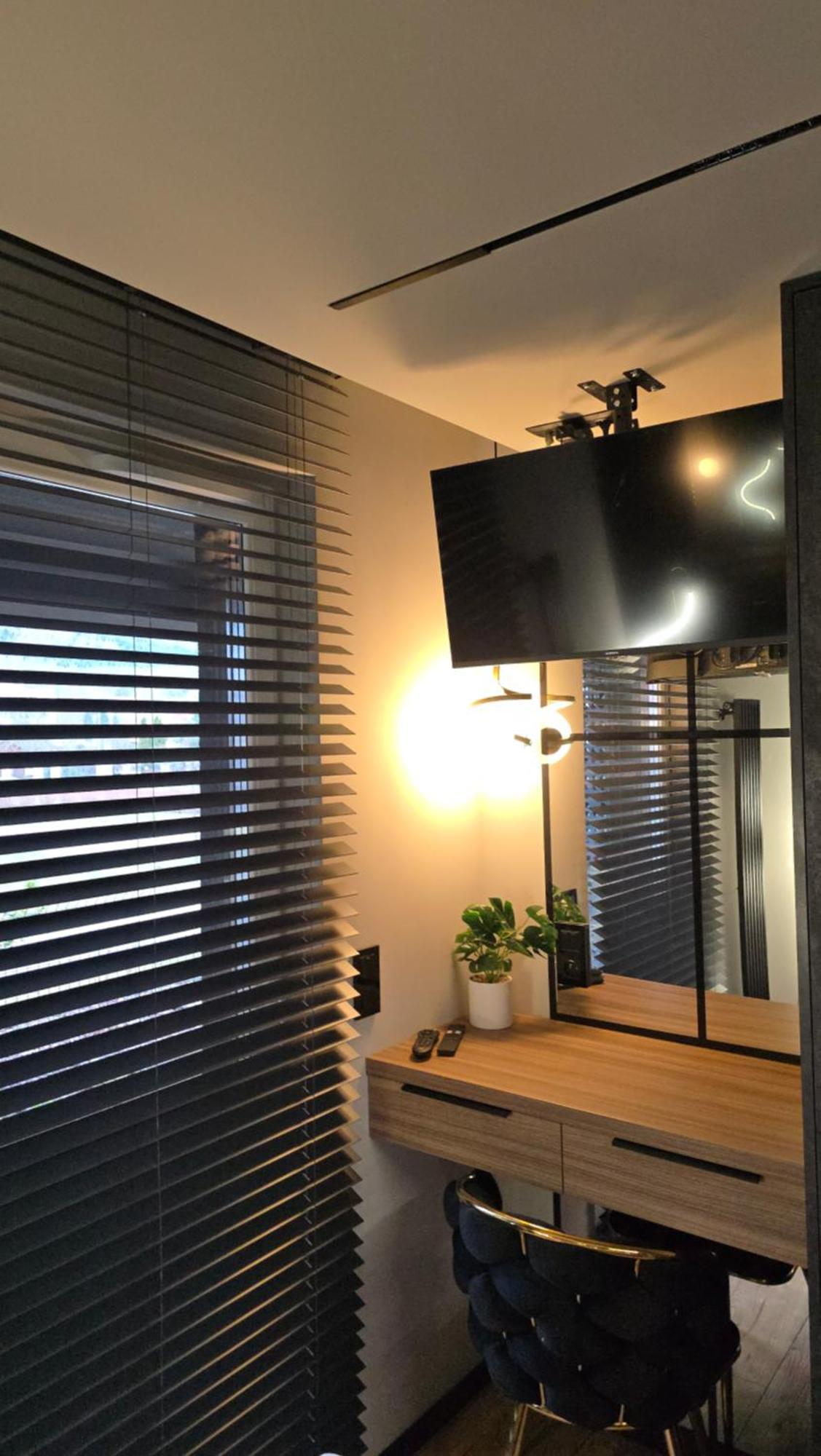 Apartament Dark Prestige New ! - Dostep 24H, Projektor , Garaz Podziemny , Klimatyzacja , Duzy Taras Kielce Bilik gambar